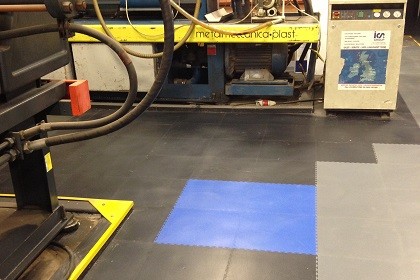 Hallenboden - robuster Boden für Lagerhallen / Industrieboden aus PVC