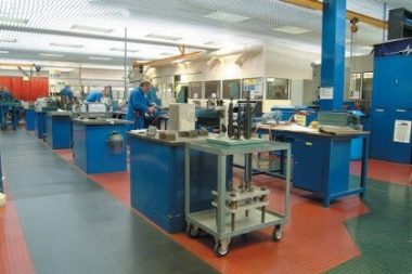 Garagenboden - PVC-Fliesen als Alternative zur Bodenbeschichtung