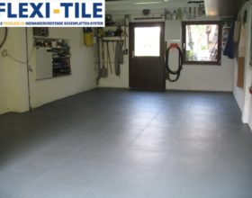 Flexi-Tile PVC Bodenfliesen als Garagenboden - Anwendungsbeispiel Dunkelgrau