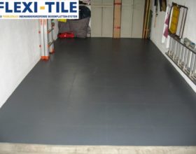 Flexi-Tile PVC-Fliesen im Garagenbereich mit Hammerschlag-Optik
