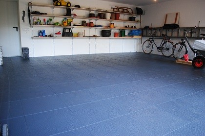 Fliesen von Flexi-Tile als Garagen Boden
